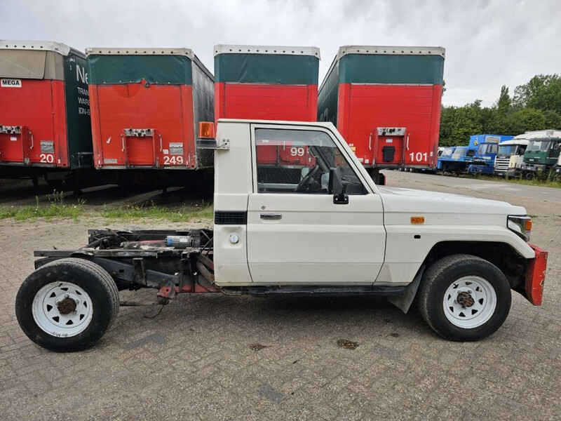 Toyota Land Cruiser LB71MOD - Furgoneta: foto 4 Toyota Land Cruiser LB71MOD - Furgoneta: foto 4