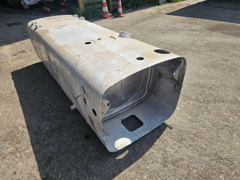 MAN Brandstoftank 595 Liter - L197 B70 H58 - Onderdeel nr. 81.122015733 - Depósito de combustible para Camión: foto 5 MAN Brandstoftank 595 Liter - L197 B70 H58 - Onderdeel nr. 81.122015733 - Depósito de combustible para Camión: foto 5