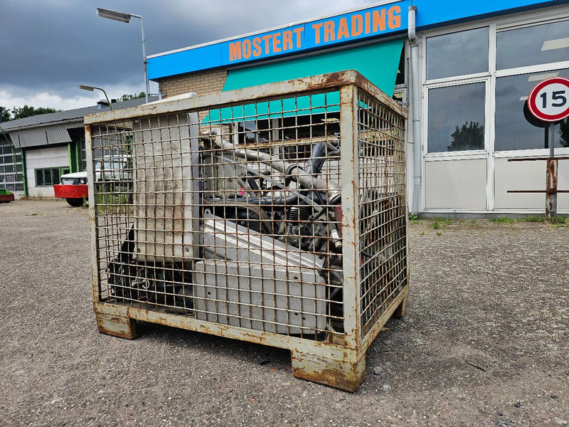 MAN Bak met vrachtwagen onderdelen - Piezas de recambio para Camión: foto 1 MAN Bak met vrachtwagen onderdelen - Piezas de recambio para Camión: foto 1