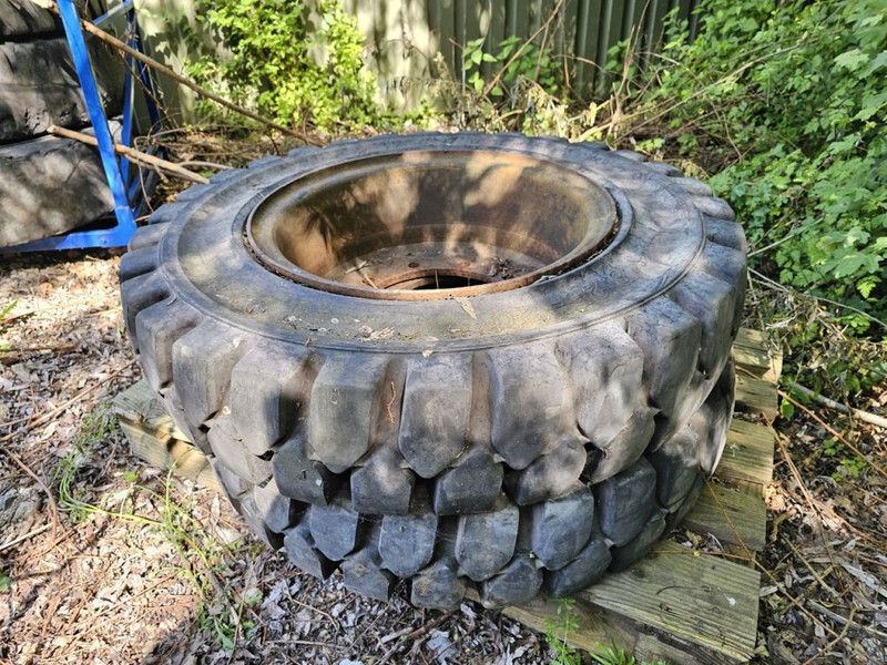 SOLIDE 8.25-20 - Neumático: foto 2 SOLIDE 8.25-20 - Neumático: foto 2