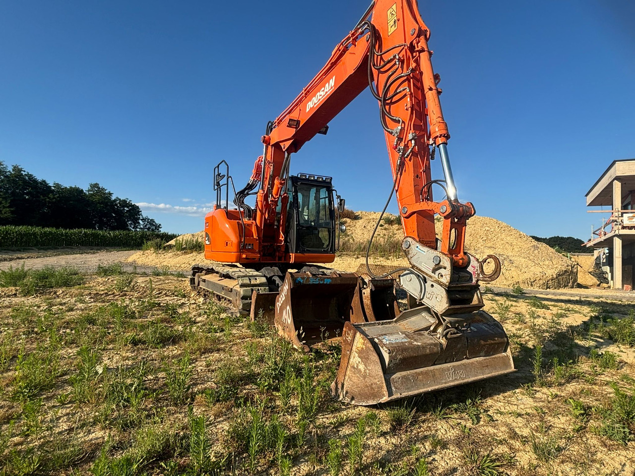 DOOSAN DX 140 LCR-3 - Excavadora de cadenas: foto 3 DOOSAN DX 140 LCR-3 - Excavadora de cadenas: foto 3