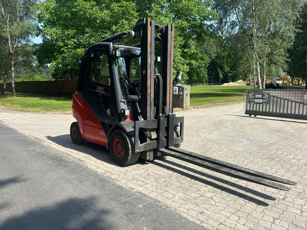 LINDE H 35 D-02 Triplex - Carretilla elevadora diésel: foto 4 LINDE H 35 D-02 Triplex - Carretilla elevadora diésel: foto 4