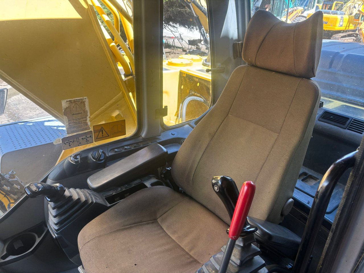 Excavadora de cadenas NEW HOLLAND Kobelco E 215 B: foto 11 Excavadora de cadenas NEW HOLLAND Kobelco E 215 B: foto 11