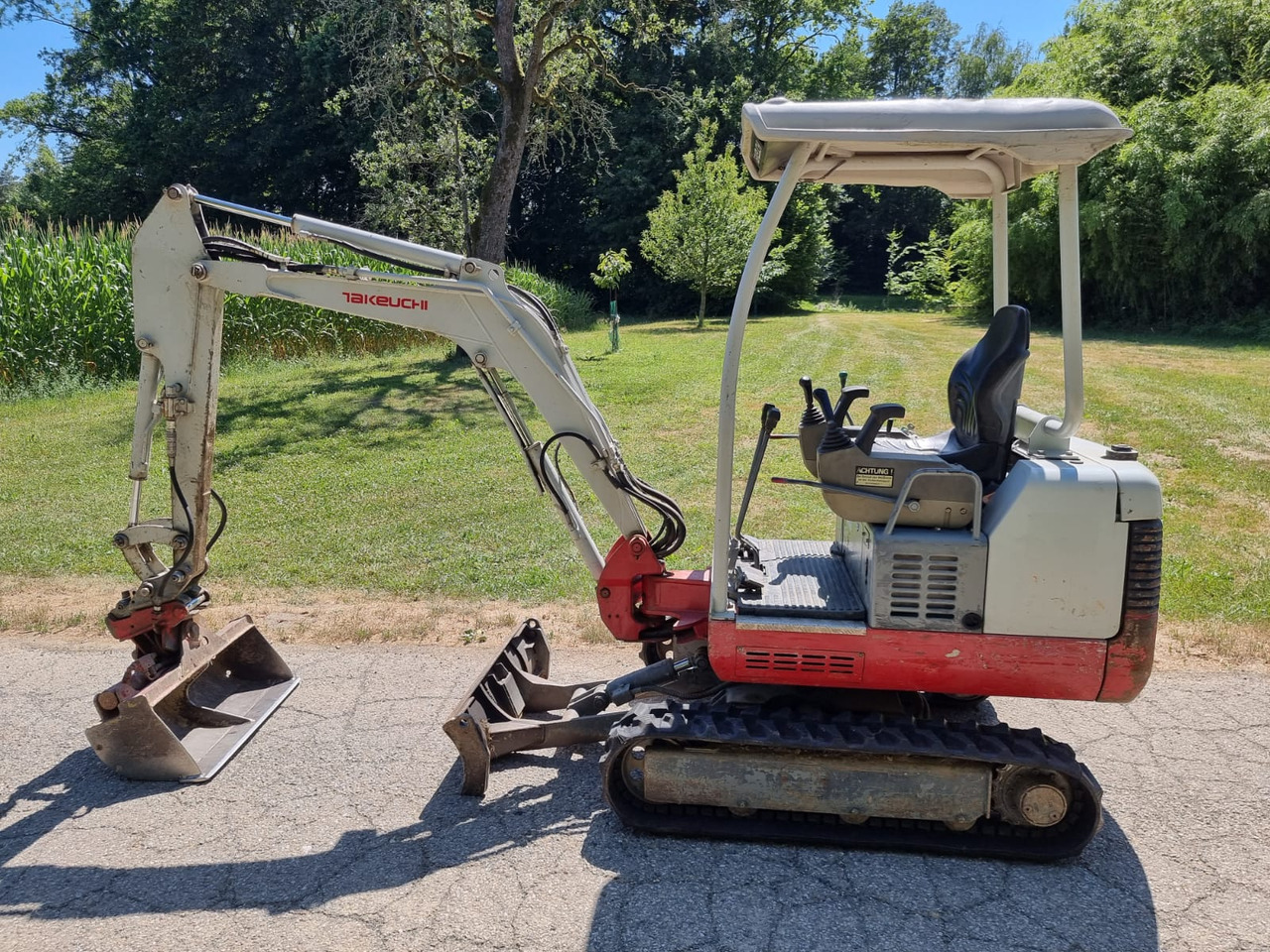 TAKEUCHI TB 016 - Miniexcavadora: foto 1 TAKEUCHI TB 016 - Miniexcavadora: foto 1