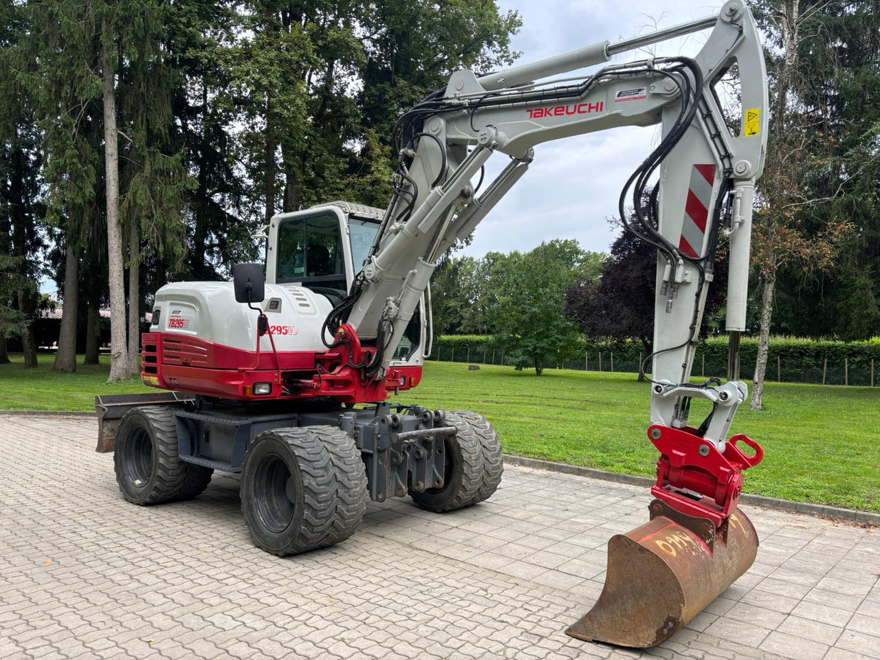 TAKEUCHI TB 295 W - Excavadora de ruedas: foto 4 TAKEUCHI TB 295 W - Excavadora de ruedas: foto 4