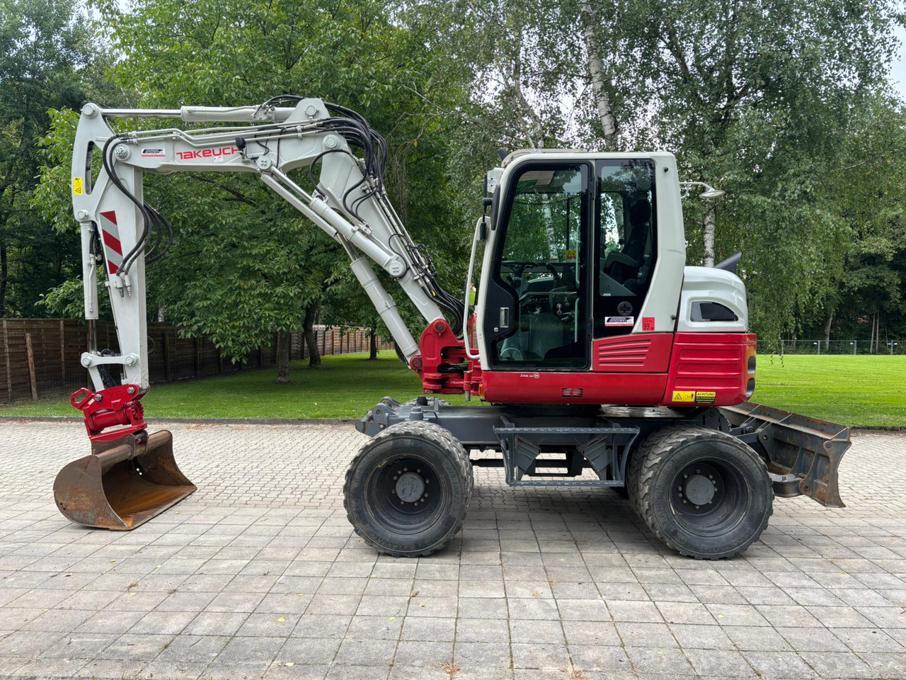 TAKEUCHI TB 295 W - Excavadora de ruedas: foto 1 TAKEUCHI TB 295 W - Excavadora de ruedas: foto 1