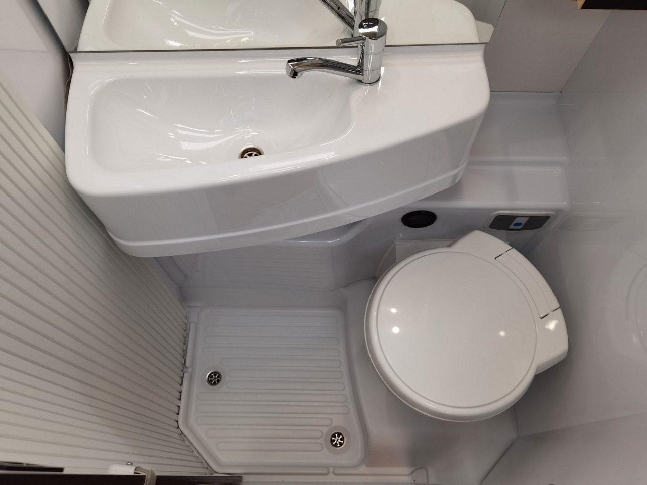 Leasing de  Chausson 627 TITANIUM / -2026- / 165PS-8G. / EINZELBETTEN Chausson 627 TITANIUM / -2026- / 165PS-8G. / EINZELBETTEN: foto 23