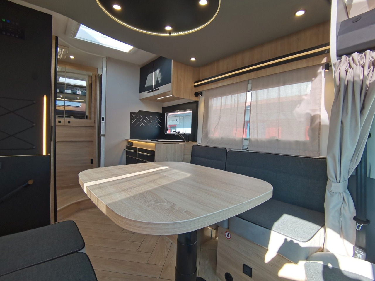 Leasing de  Chausson 650 TITANIUM / - 2026 - / 165PS - 8G. / HUBBETT Chausson 650 TITANIUM / - 2026 - / 165PS - 8G. / HUBBETT: foto 16