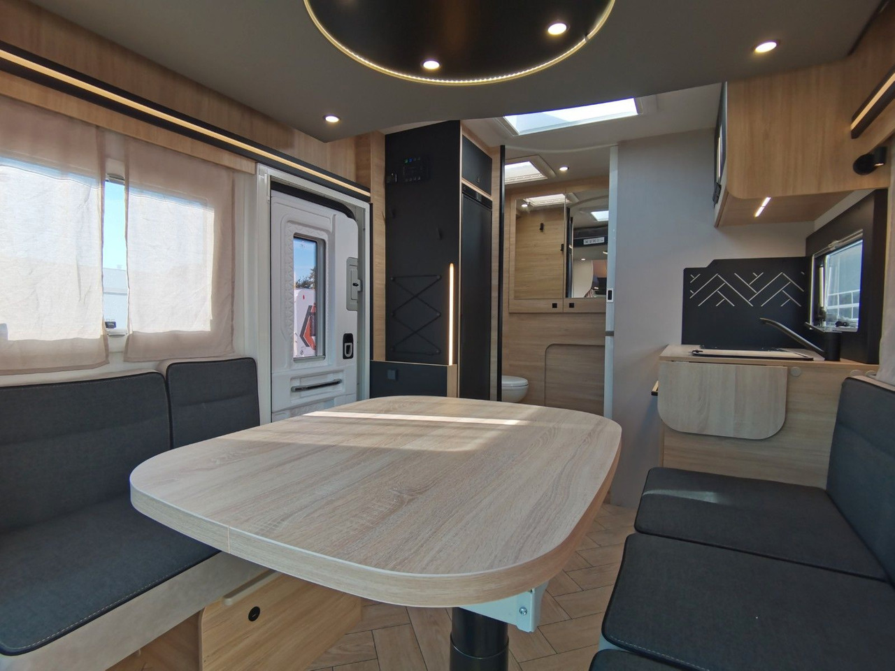 Leasing de  Chausson 650 TITANIUM / - 2026 - / 165PS - 8G. / HUBBETT Chausson 650 TITANIUM / - 2026 - / 165PS - 8G. / HUBBETT: foto 14
