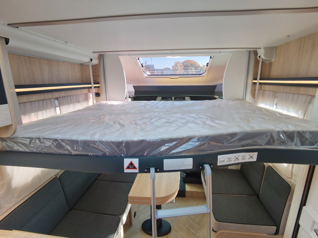 Leasing de  Chausson 650 TITANIUM / - 2026 - / 165PS - 8G. / HUBBETT Chausson 650 TITANIUM / - 2026 - / 165PS - 8G. / HUBBETT: foto 18