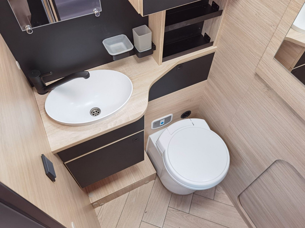 Leasing de  Chausson 650 TITANIUM / - 2026 - / 165PS - 8G. / HUBBETT Chausson 650 TITANIUM / - 2026 - / 165PS - 8G. / HUBBETT: foto 23