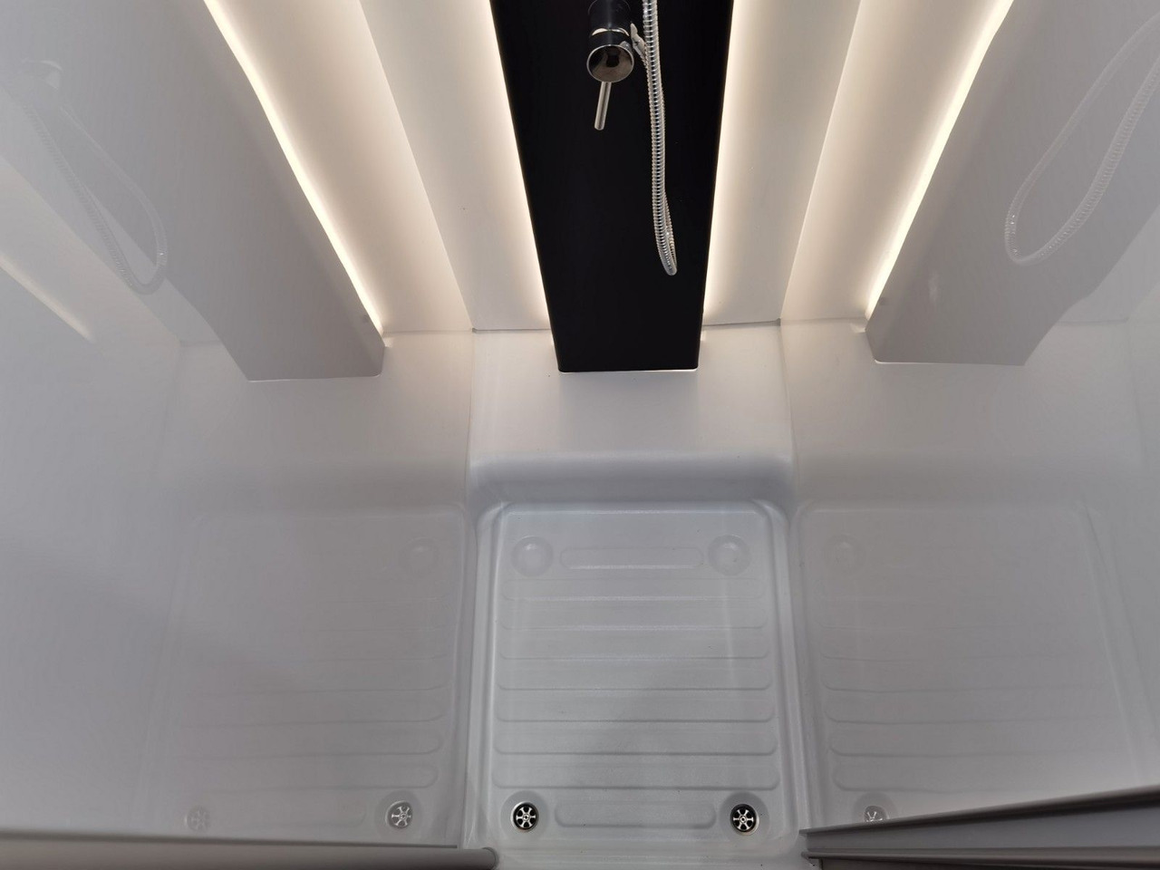 Autocaravana perfilada Chausson 650 TITANIUM / MODELL 2026 / 165PS-8G. / HUBBETT: foto 24