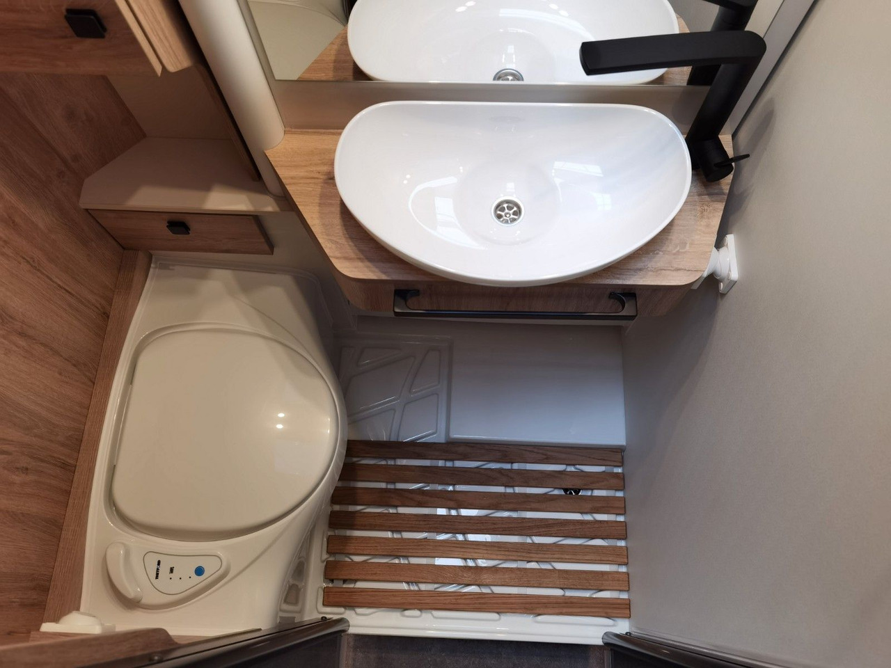 Leasing de  Eura Mobil XTURA 686 EF /-2025- / 4x4 / TOP-AUSSTATTUNG Eura Mobil XTURA 686 EF /-2025- / 4x4 / TOP-AUSSTATTUNG: foto 25