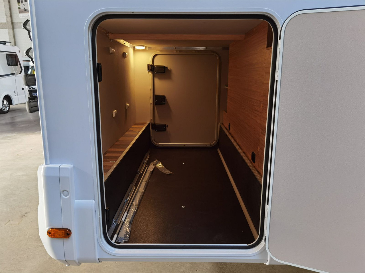 Autocaravana capuchina Weinsberg CARAHOME 650 DG / - MODELL 2025 - / 140 PS: foto 11