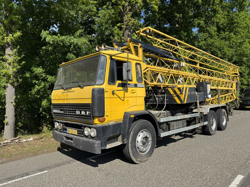 DAF 2500 - Autogrúa: foto 1 DAF 2500 - Autogrúa: foto 1