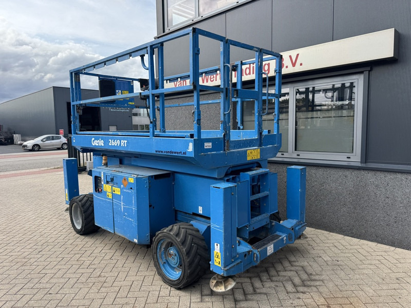 Genie GS 2669 RT Hoogwerker / Arbeitsbuhne 10mtr werkhoogte 4x4 kubota DIESEL 2013 - Plataforma de tijeras: foto 4 Genie GS 2669 RT Hoogwerker / Arbeitsbuhne 10mtr werkhoogte 4x4 kubota DIESEL 2013 - Plataforma de tijeras: foto 4