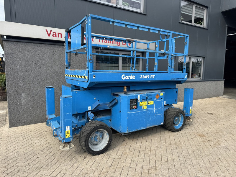Genie GS 2669 RT Hoogwerker / Arbeitsbuhne 10mtr werkhoogte 4x4 kubota DIESEL 2013 - Plataforma de tijeras: foto 2 Genie GS 2669 RT Hoogwerker / Arbeitsbuhne 10mtr werkhoogte 4x4 kubota DIESEL 2013 - Plataforma de tijeras: foto 2