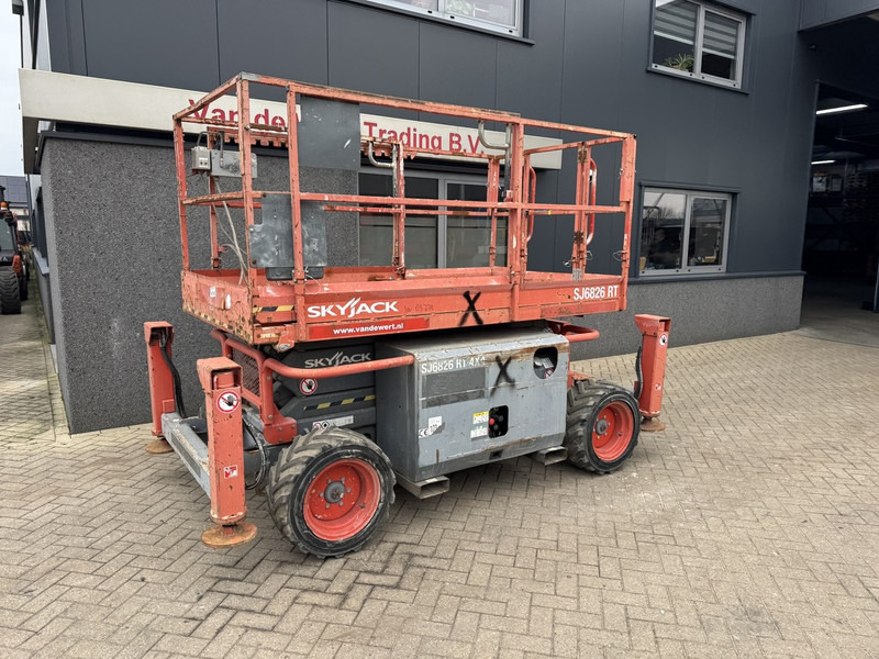 Skyjack SJ 6826RT Schaarhoogwerker / Scissor / Arbeitsbuhne 2015 4X4 Kubota Diesel 10M Werkhoogte - Plataforma de tijeras: foto 2 Skyjack SJ 6826RT Schaarhoogwerker / Scissor / Arbeitsbuhne 2015 4X4 Kubota Diesel 10M Werkhoogte - Plataforma de tijeras: foto 2