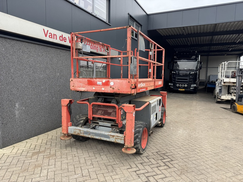 Skyjack SJ 6832RT Schaarhoogwerker / Scissor / Arbeitsbuhne 2015 4X4 Kubota Diesel 12M Werkhoogte - Plataforma de tijeras: foto 3 Skyjack SJ 6832RT Schaarhoogwerker / Scissor / Arbeitsbuhne 2015 4X4 Kubota Diesel 12M Werkhoogte - Plataforma de tijeras: foto 3