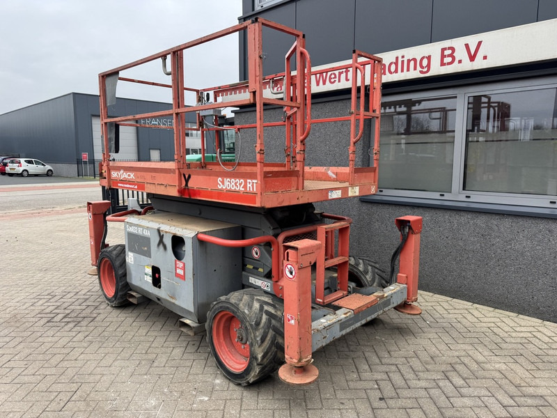 Skyjack SJ 6832RT Schaarhoogwerker / Scissor / Arbeitsbuhne 2015 4X4 Kubota Diesel 12M Werkhoogte - Plataforma de tijeras: foto 4 Skyjack SJ 6832RT Schaarhoogwerker / Scissor / Arbeitsbuhne 2015 4X4 Kubota Diesel 12M Werkhoogte - Plataforma de tijeras: foto 4
