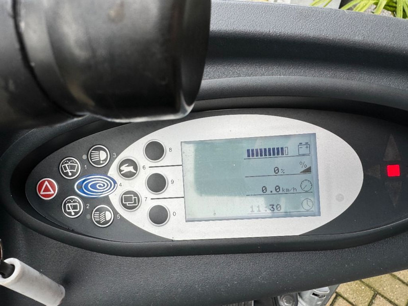 Remolcadora Still LTX70 Elektrische Trekker / Startkar / Voertuigtrekker 2017 Elektrisch ACCU 2019 Keuring 3/2024: foto 14 Remolcadora Still LTX70 Elektrische Trekker / Startkar / Voertuigtrekker 2017 Elektrisch ACCU 2019 Keuring 3/2024: foto 14