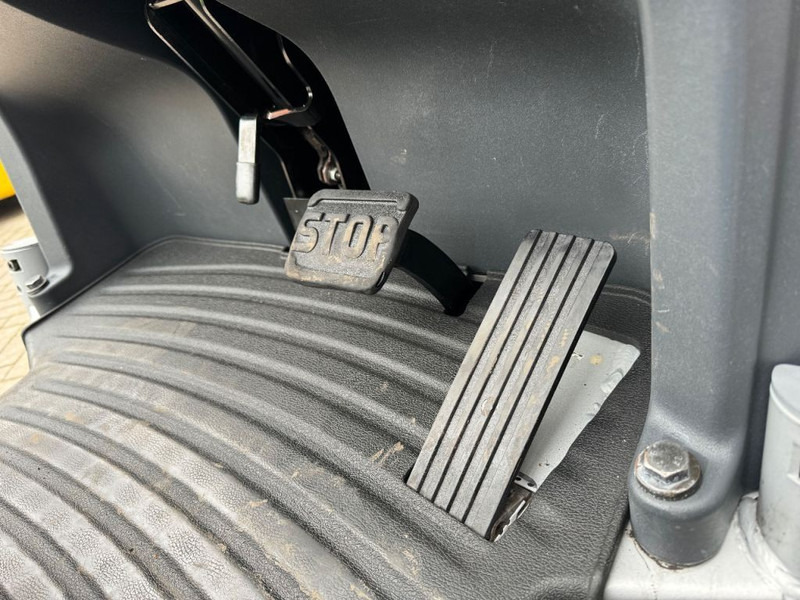 Remolcadora Still LTX70 Elektrische Trekker / Startkar / Voertuigtrekker 2017 Elektrisch ACCU 2019 Keuring 3/2024: foto 11 Remolcadora Still LTX70 Elektrische Trekker / Startkar / Voertuigtrekker 2017 Elektrisch ACCU 2019 Keuring 3/2024: foto 11