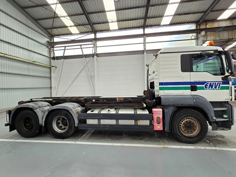 MAN TGS 28.440 6x2 / EURO 5 / AIRCO / LIFTAS / 10 roues - 10 tyres - Camión chasis: foto 4 MAN TGS 28.440 6x2 / EURO 5 / AIRCO / LIFTAS / 10 roues - 10 tyres - Camión chasis: foto 4
