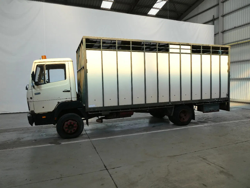 Mercedes-Benz 1117 BLATT-BLATT / SPRING-SPRING / LAMMES-LAMMES - Camión transporte de ganado: foto 2 Mercedes-Benz 1117 BLATT-BLATT / SPRING-SPRING / LAMMES-LAMMES - Camión transporte de ganado: foto 2