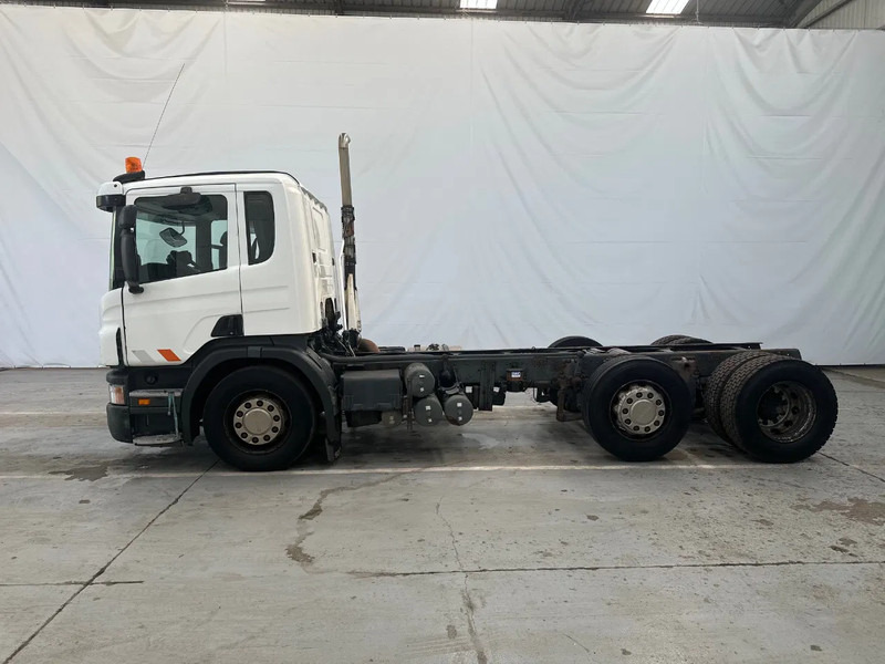 Scania P230 6X2 / Essieu relevable directionnel / Stuurbare liftas / Steerable lift axle / RETARDER / 481205 - Camión chasis: foto 2 Scania P230 6X2 / Essieu relevable directionnel / Stuurbare liftas / Steerable lift axle / RETARDER / 481205 - Camión chasis: foto 2