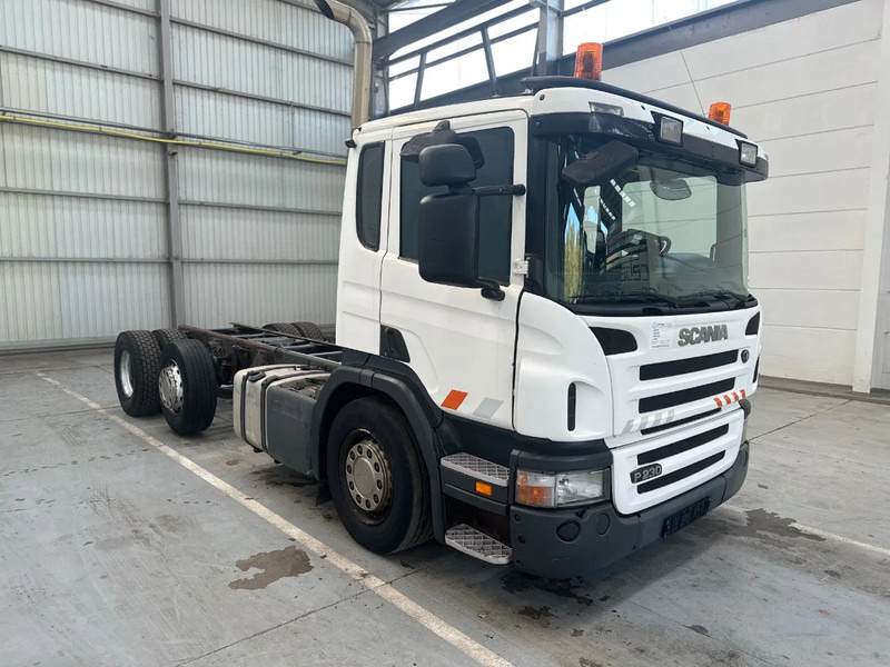 Scania P230 6X2 / Essieu relevable directionnel / Stuurbare liftas / Steerable lift axle / RETARDER / 481205 - Camión chasis: foto 5 Scania P230 6X2 / Essieu relevable directionnel / Stuurbare liftas / Steerable lift axle / RETARDER / 481205 - Camión chasis: foto 5