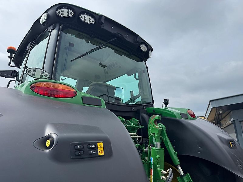 John Deere 6R215 AP 50KM COMMAND-PRO 2023 2690 UUR!!! - Tractor: foto 5 John Deere 6R215 AP 50KM COMMAND-PRO 2023 2690 UUR!!! - Tractor: foto 5