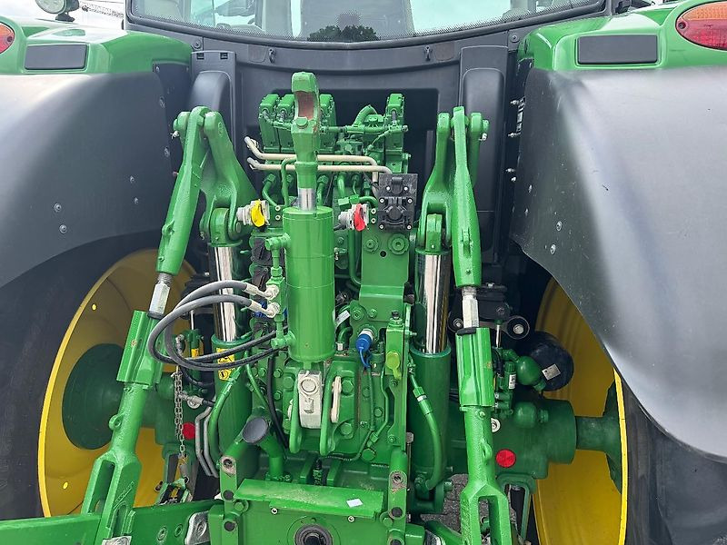 John Deere 6R215 AP 50KM COMMAND-PRO 2023 2690 UUR!!! - Tractor: foto 4 John Deere 6R215 AP 50KM COMMAND-PRO 2023 2690 UUR!!! - Tractor: foto 4