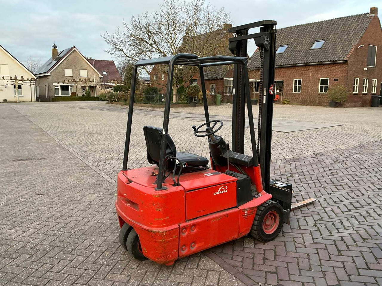 1991 LINDE E15 FORKLIFT - Carretilla elevadora: foto 4 1991 LINDE E15 FORKLIFT - Carretilla elevadora: foto 4