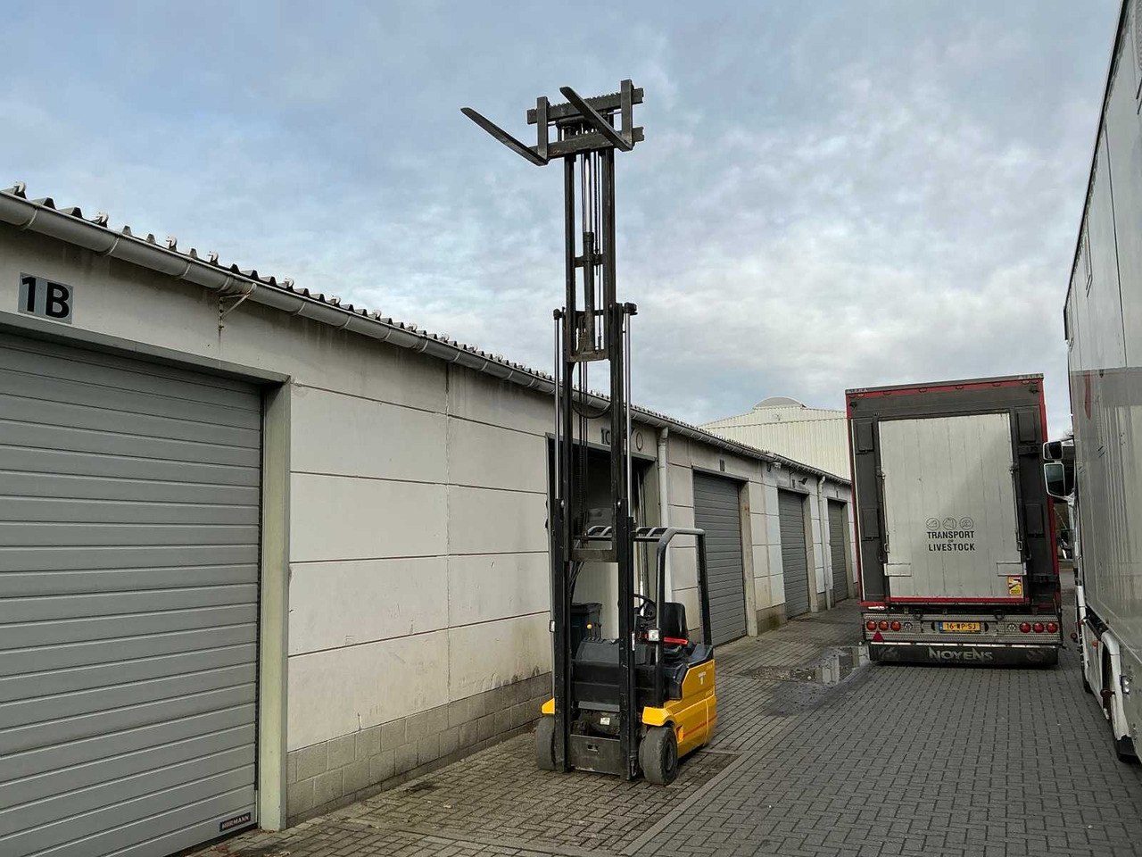 1998 KOMATSU 18 FORKLIFT - Carretilla elevadora: foto 2 1998 KOMATSU 18 FORKLIFT - Carretilla elevadora: foto 2