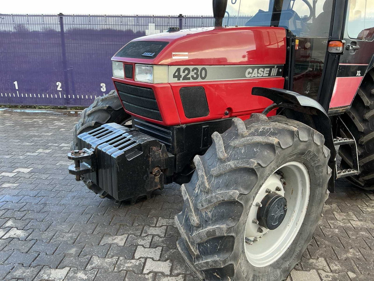 1999 CASE IH 4230 XL ALL-WHEEL DRIVE FARM TRACTOR - Tractor: foto 5 1999 CASE IH 4230 XL ALL-WHEEL DRIVE FARM TRACTOR - Tractor: foto 5