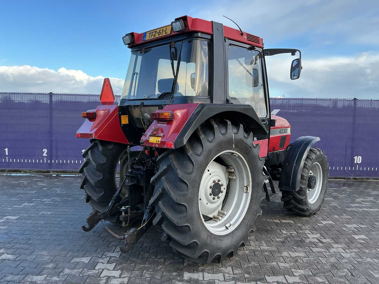 1999 CASE IH 4230 XL ALL-WHEEL DRIVE FARM TRACTOR - Tractor: foto 4 1999 CASE IH 4230 XL ALL-WHEEL DRIVE FARM TRACTOR - Tractor: foto 4