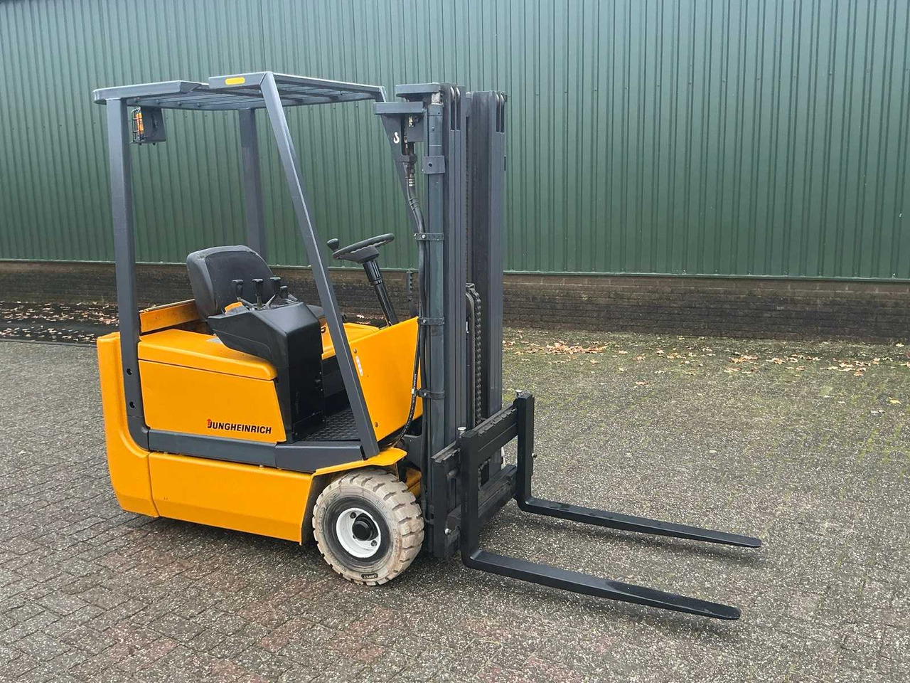 2000 JUNGHEINRICH FORKLIFT - Carretilla elevadora: foto 5 2000 JUNGHEINRICH FORKLIFT - Carretilla elevadora: foto 5