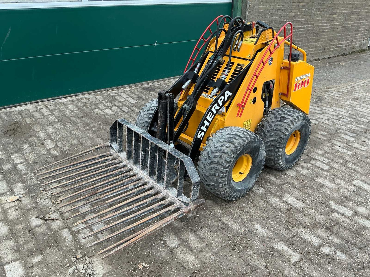 2003 SHERPA 100 SKID STEER LOADER - Minicargadora de cadenas: foto 1 2003 SHERPA 100 SKID STEER LOADER - Minicargadora de cadenas: foto 1