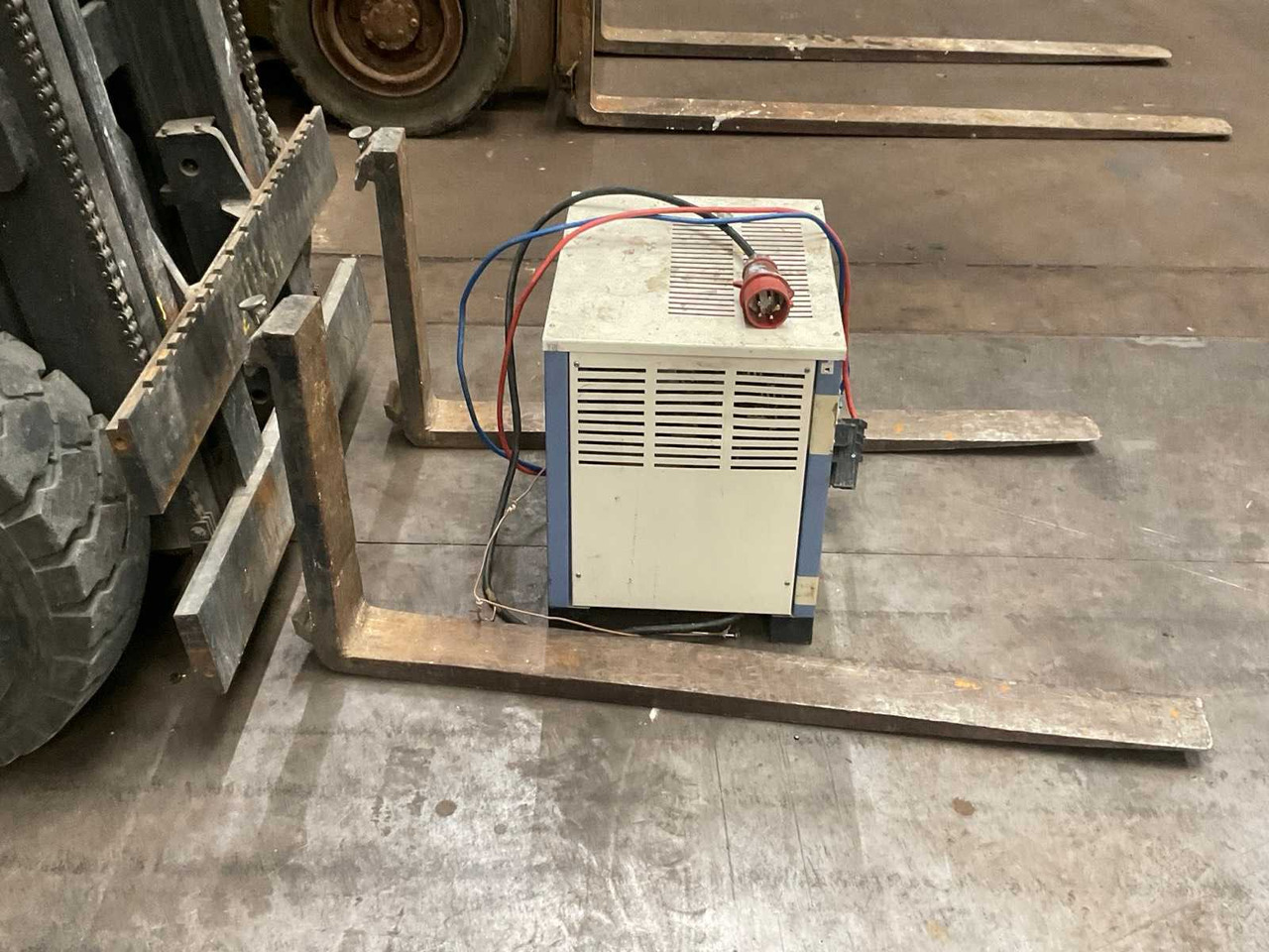 2006 BALKANCAR EV30-4020S FORKLIFT - Carretilla elevadora: foto 5 2006 BALKANCAR EV30-4020S FORKLIFT - Carretilla elevadora: foto 5