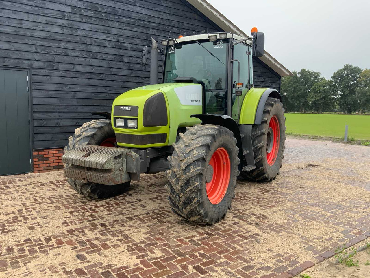 2006 CLAAS ARES 826 RZ ALL-WHEEL DRIVE FARM TRACTOR - Tractor: foto 1 2006 CLAAS ARES 826 RZ ALL-WHEEL DRIVE FARM TRACTOR - Tractor: foto 1