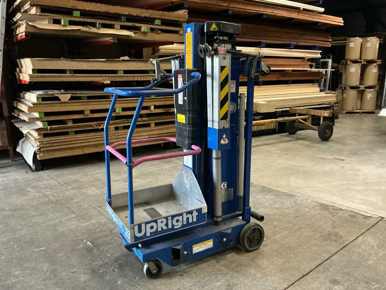 2007 UPRIGHT LL25 A-C AERIAL WORK PLATFORM - Plataforma elevadora: foto 1 2007 UPRIGHT LL25 A-C AERIAL WORK PLATFORM - Plataforma elevadora: foto 1