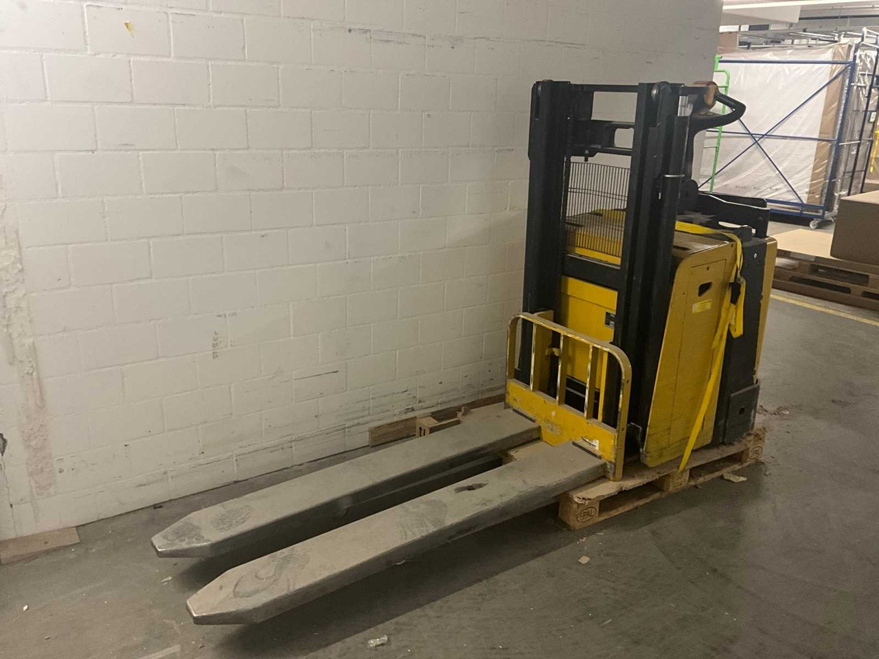 2007 YALE MP20XD-2100 PEDESTRIAN STACKER - Carretilla elevadora: foto 1 2007 YALE MP20XD-2100 PEDESTRIAN STACKER - Carretilla elevadora: foto 1