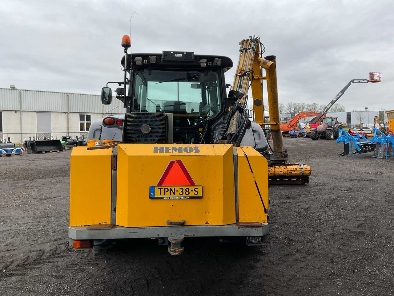 2009 VALTRA T182 DIRECT ALL-WHEEL DRIVE FARM TRACTOR - Tractor: foto 4 2009 VALTRA T182 DIRECT ALL-WHEEL DRIVE FARM TRACTOR - Tractor: foto 4