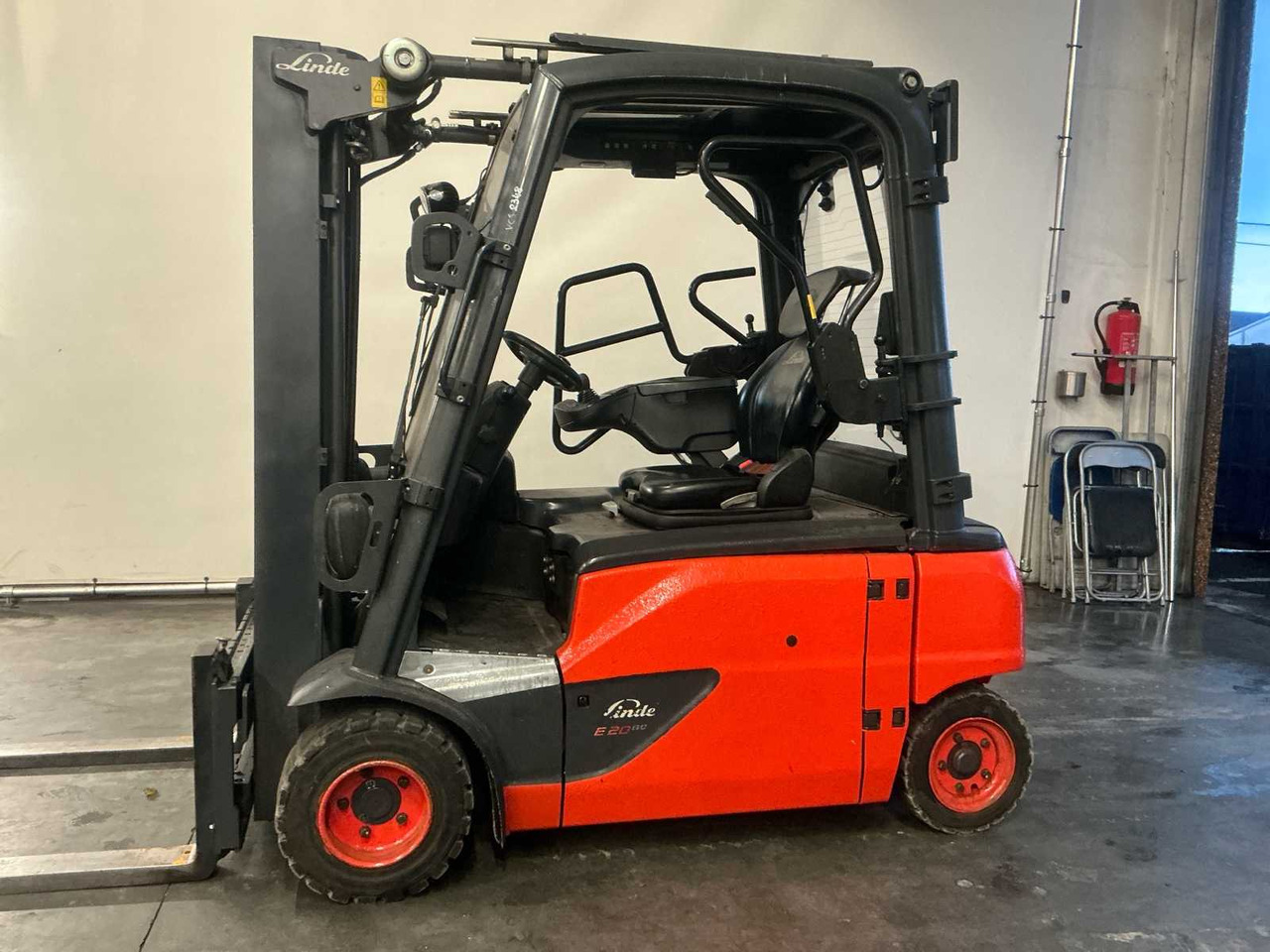2017 LINDE E20PL-02 FORKLIFT - Carretilla elevadora: foto 1 2017 LINDE E20PL-02 FORKLIFT - Carretilla elevadora: foto 1