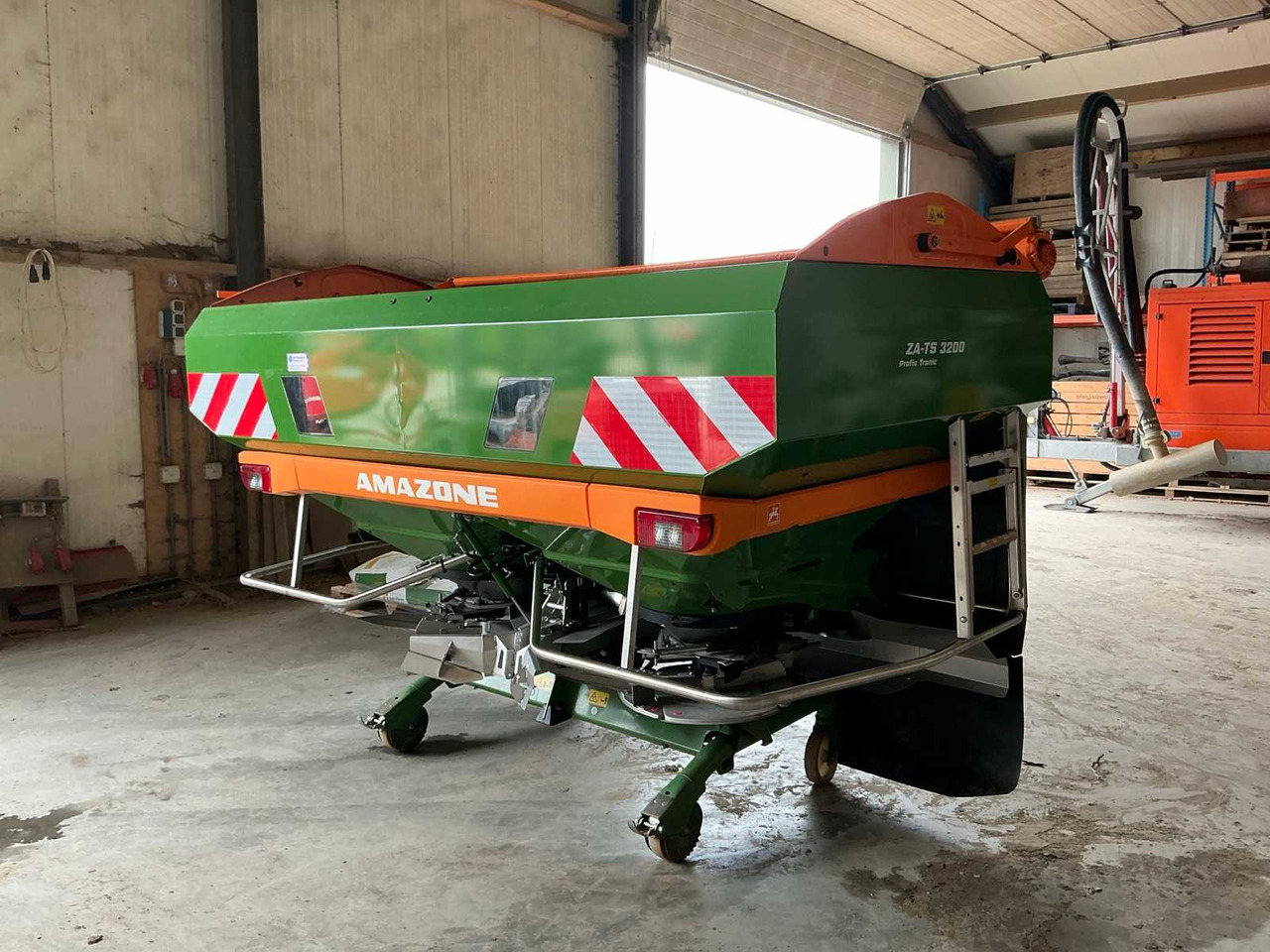 Amazone ZA-TS 3200 - Esparcidor de fertilizantes: foto 1 Amazone ZA-TS 3200 - Esparcidor de fertilizantes: foto 1