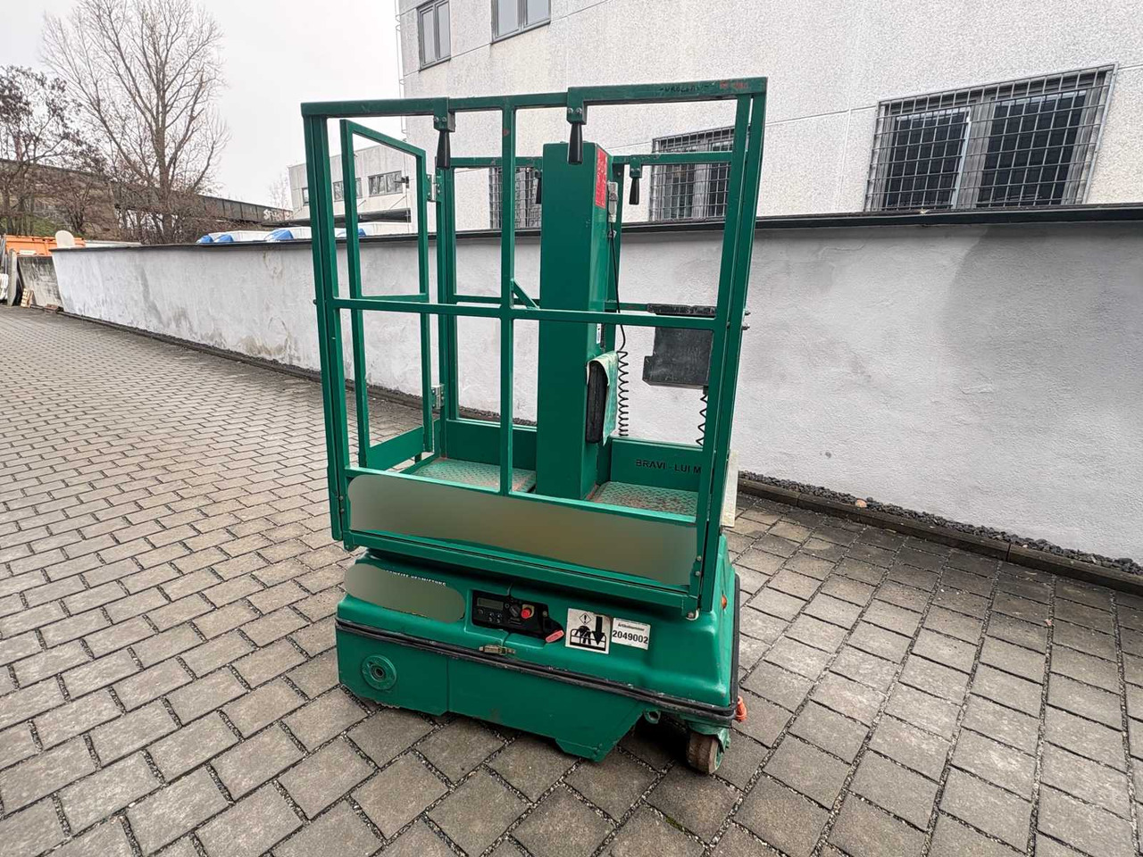 BRAVIISOL LUI M. S.I - AERIAL WORK PLATFORM / MAST LIFT (2010) - Plataforma elevadora: foto 5 BRAVIISOL LUI M. S.I - AERIAL WORK PLATFORM / MAST LIFT (2010) - Plataforma elevadora: foto 5