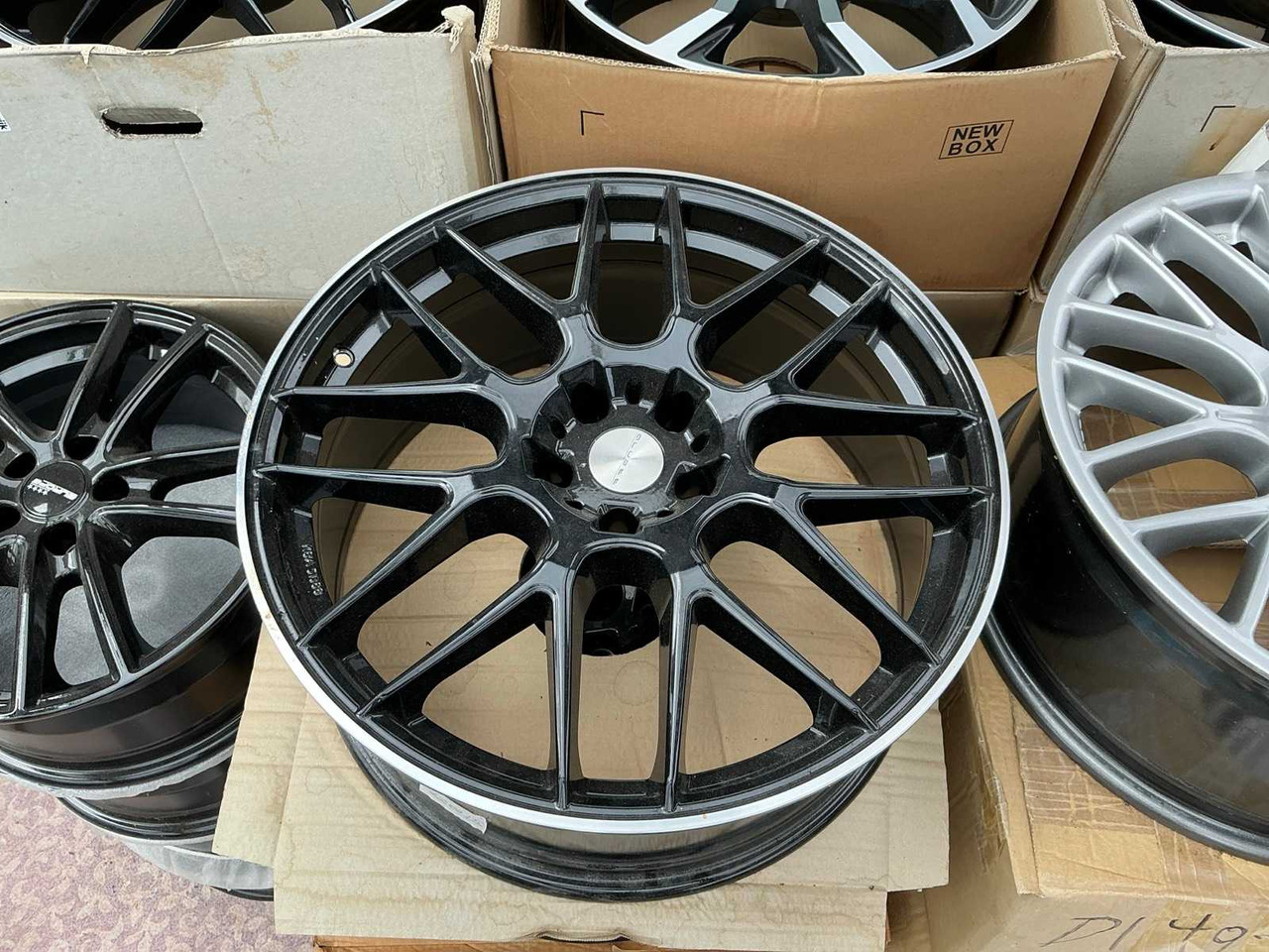 Bundle of alloy rims - Neumáticos y llantas para Tractor: foto 4 Bundle of alloy rims - Neumáticos y llantas para Tractor: foto 4