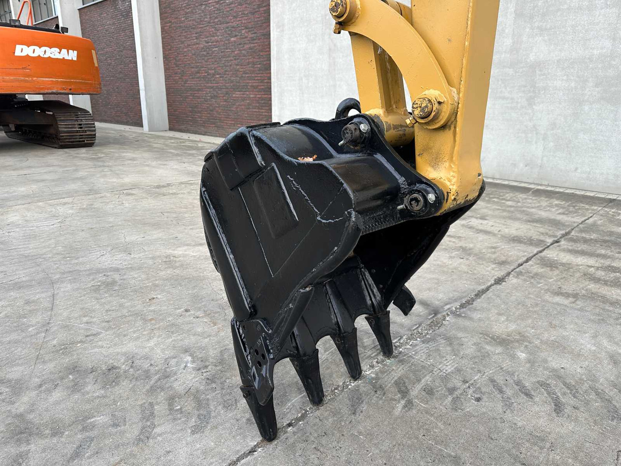 Excavadora CATERPILLAR - 2011 - 306 - MIDI EXCAVATOR: foto 8