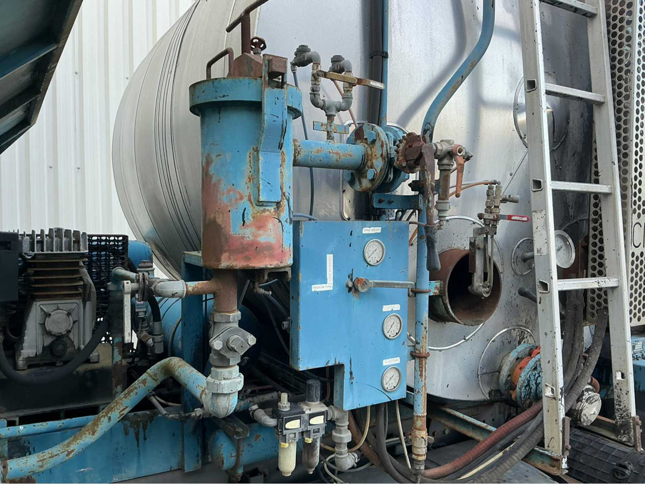 Camión 2001 RENAULT 22 AVA 320 DCI TRUCK: foto 15 Camión 2001 RENAULT 22 AVA 320 DCI TRUCK: foto 15