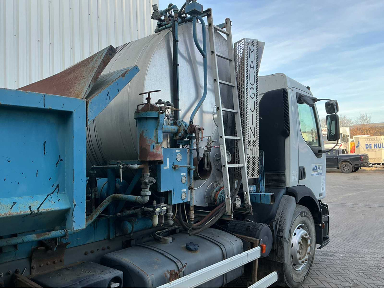 Camión 2001 RENAULT 22 AVA 320 DCI TRUCK: foto 9 Camión 2001 RENAULT 22 AVA 320 DCI TRUCK: foto 9